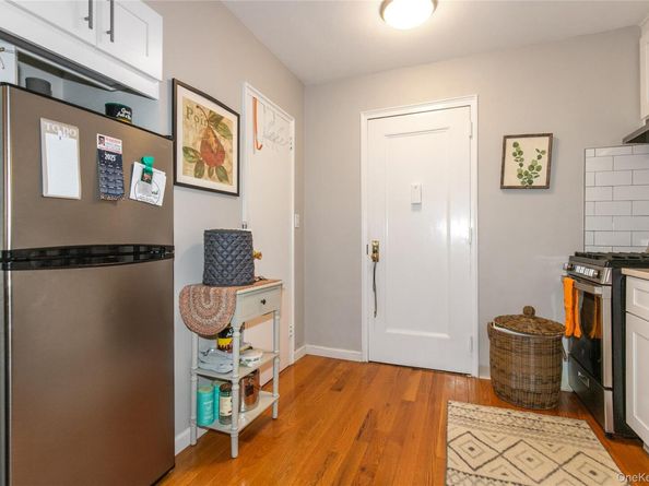 15 Canterbury Road D6, Great Neck NY 11021