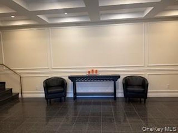 15 Canterbury Road D6, Great Neck NY 11021