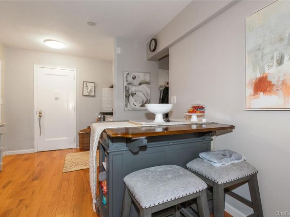 15 Canterbury Road D6, Great Neck NY 11021