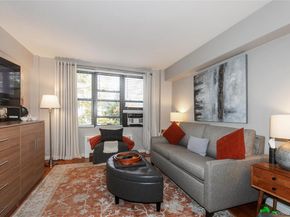 15 Canterbury Road D6, Great Neck NY 11021