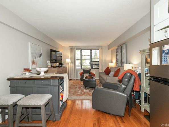 15 Canterbury Road D6, Great Neck NY 11021