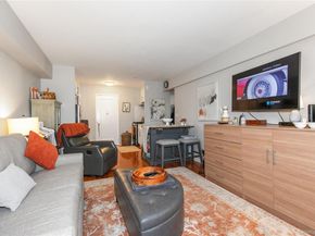 15 Canterbury Road D6, Great Neck NY 11021