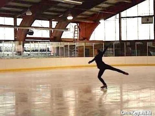 15 Canterbury Road D6, Great Neck NY 11021