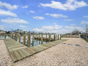 185 Willetts Lane, West Islip NY 11795
