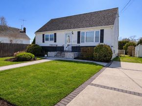 109 N Greene Avenue, Lindenhurst NY 11757