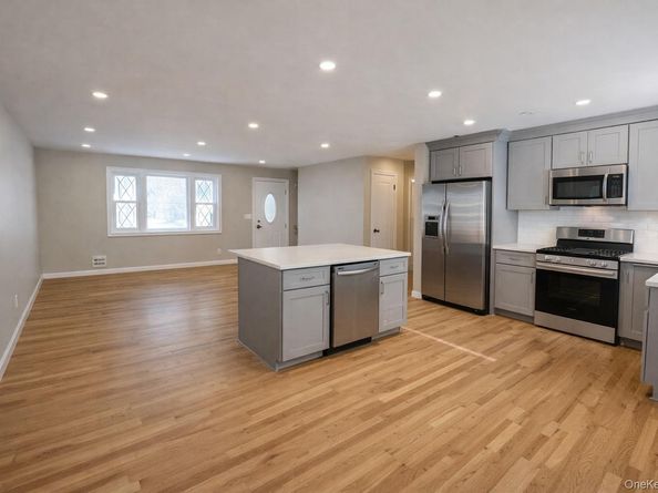 109 N Greene Avenue, Lindenhurst NY 11757