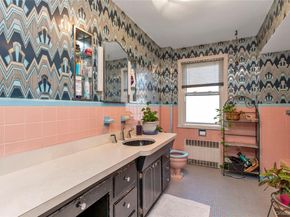 376 1st Street, Mineola NY 11501