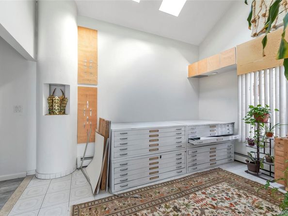 376 1st Street, Mineola NY 11501