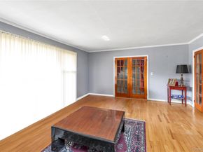 376 1st Street, Mineola NY 11501