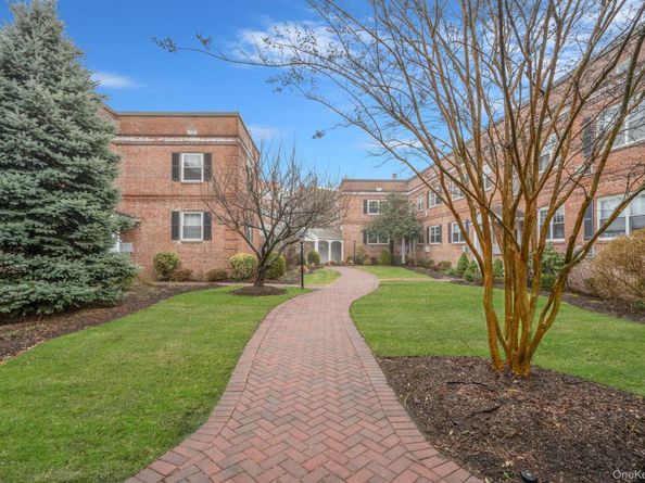 51 Lincoln Avenue D22, Rockville Centre NY 11570