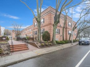 51 Lincoln Avenue D22, Rockville Centre NY 11570