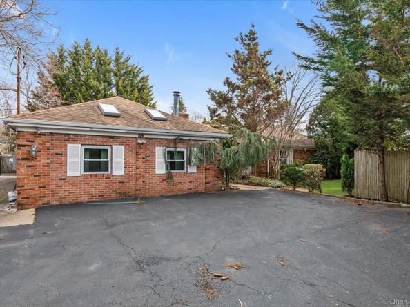 84 Horton Place, Syosset NY 11791