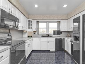 84 Horton Place, Syosset NY 11791