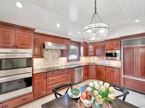 137 Weyford Terrace, Garden City NY 11530