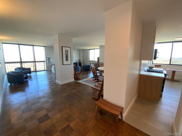 27110 Grand Central Parkway 18E, Floral Park NY 11005
