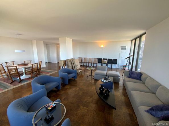 27110 Grand Central Parkway 18E, Floral Park NY 11005