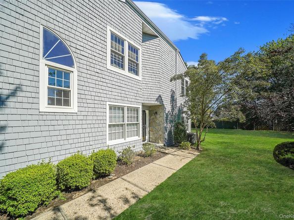 200 Lakebridge Drive N, Kings Park NY 11754