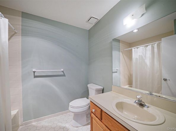 200 Lakebridge Drive N, Kings Park NY 11754