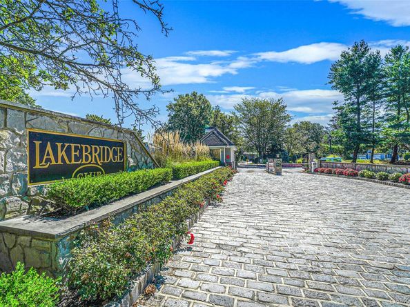 200 Lakebridge Drive N, Kings Park NY 11754