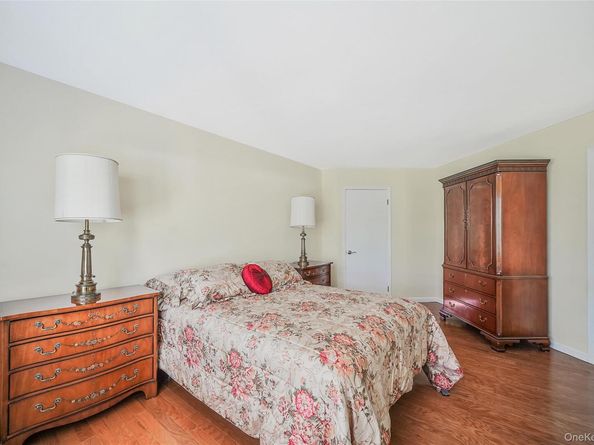 200 Lakebridge Drive N, Kings Park NY 11754
