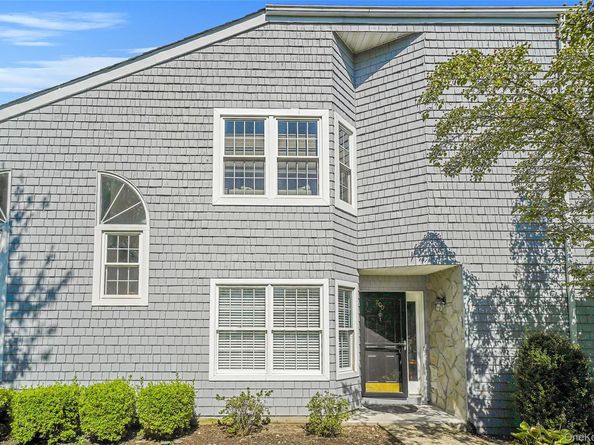200 Lakebridge Drive N, Kings Park NY 11754