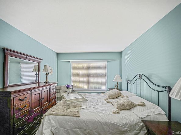 200 Lakebridge Drive N, Kings Park NY 11754