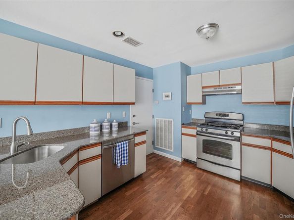 200 Lakebridge Drive N, Kings Park NY 11754
