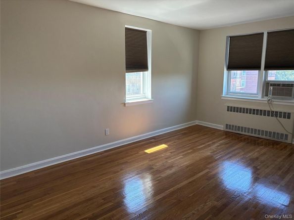 22 Mulford Place 6C, Hempstead NY 11550