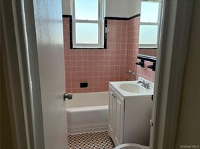 22 Mulford Place 6C, Hempstead NY 11550