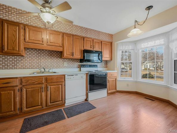 2555 Youngs Avenue 11D, Southold NY 11971