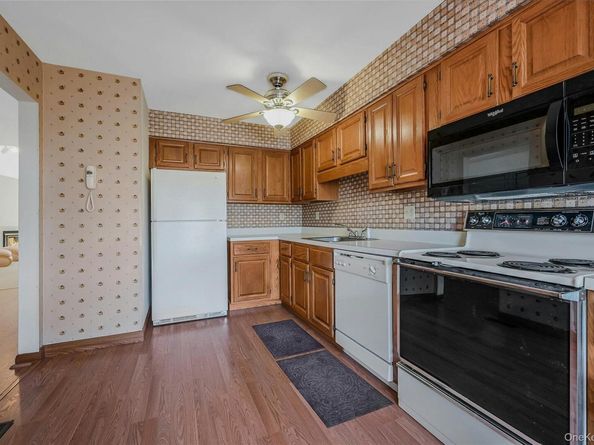 2555 Youngs Avenue 11D, Southold NY 11971