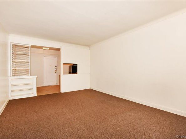 6574 Saunders Street 3H, Rego Park NY 11374