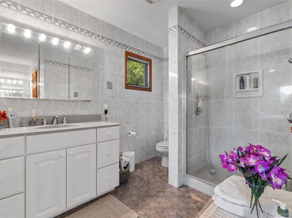 287 E Rockaway Road, Hewlett Harbor NY 11557