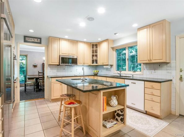 20 Pamela Place, Millwood NY 10546