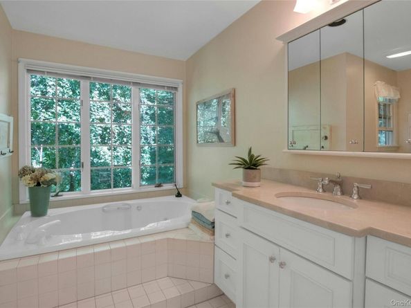 20 Pamela Place, Millwood NY 10546