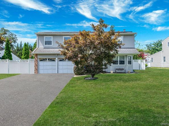 14 Lloyd Lane, Nesconset NY 11767