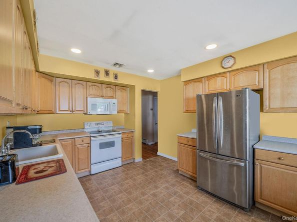 14 Lloyd Lane, Nesconset NY 11767