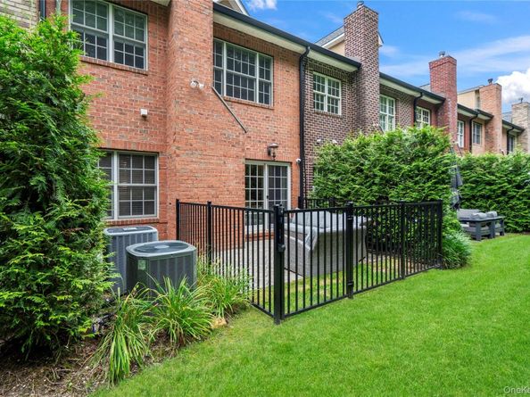 23 The Preserve, Woodbury NY 11797