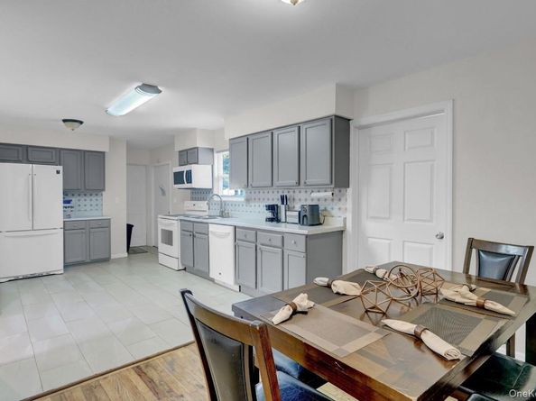 125 Grand Avenue, Shirley NY 11967