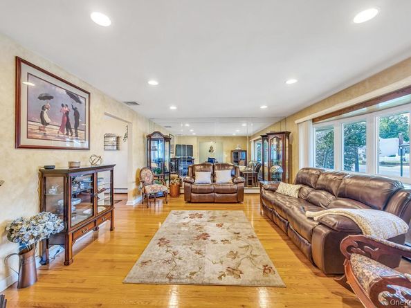 338 Stewart Avenue, Bethpage NY 11714