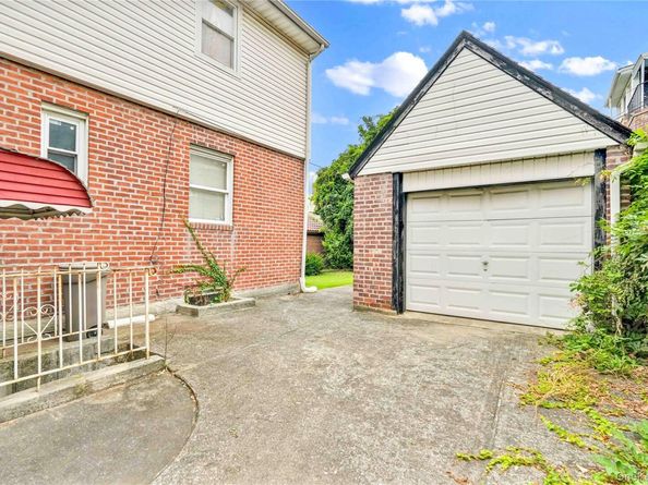 183-11 64th Avenue, Fresh Meadows NY 11365