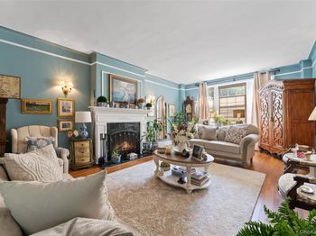 25 Parkview Avenue