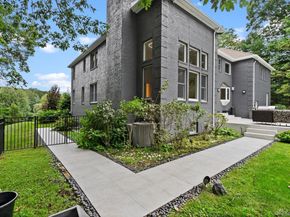 20 Stonewall Circle, West Harrison NY 10604