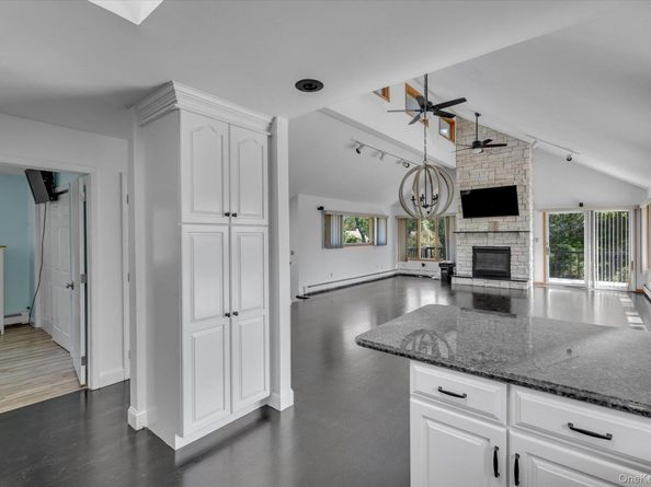 34 Sedgemere Road, Center Moriches NY 11934
