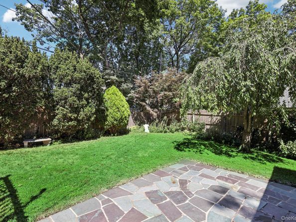 12 Manning Road, Glen Cove NY 11542