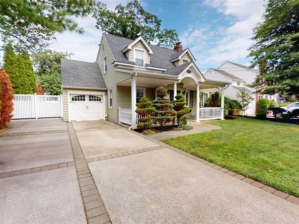 11 E Webster Street, Merrick NY 11566