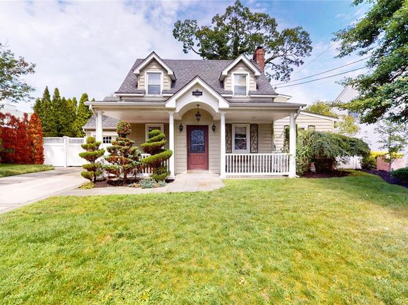 11 E Webster Street, Merrick NY 11566