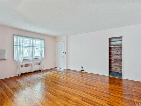 249-30 57 Avenue 1, Little Neck NY 11362