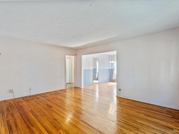 249-30 57 Avenue 1, Little Neck NY 11362