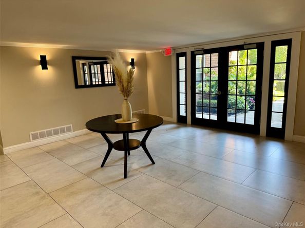 124 Park Avenue S 3R, Rockville Centre NY 11570